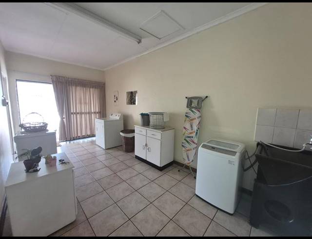 2 BEDROOM TOWNHOUSE FOR SALE IN VANDERBIJLPARK CW 6